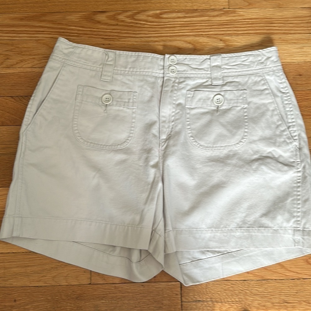 - Bass America woman’s 6 pocket NWT shorts size 12
